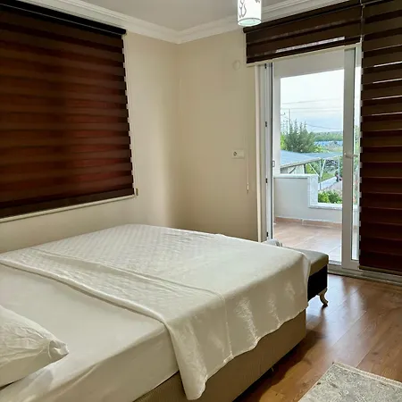 - Airport Villa *