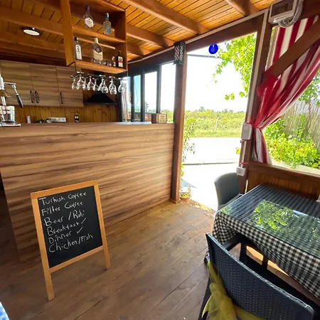 - Airport Villa