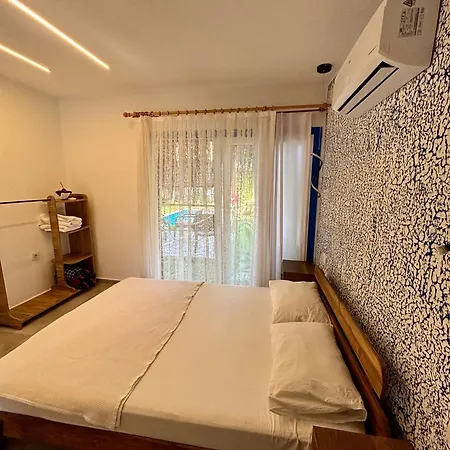 - Airport Villa